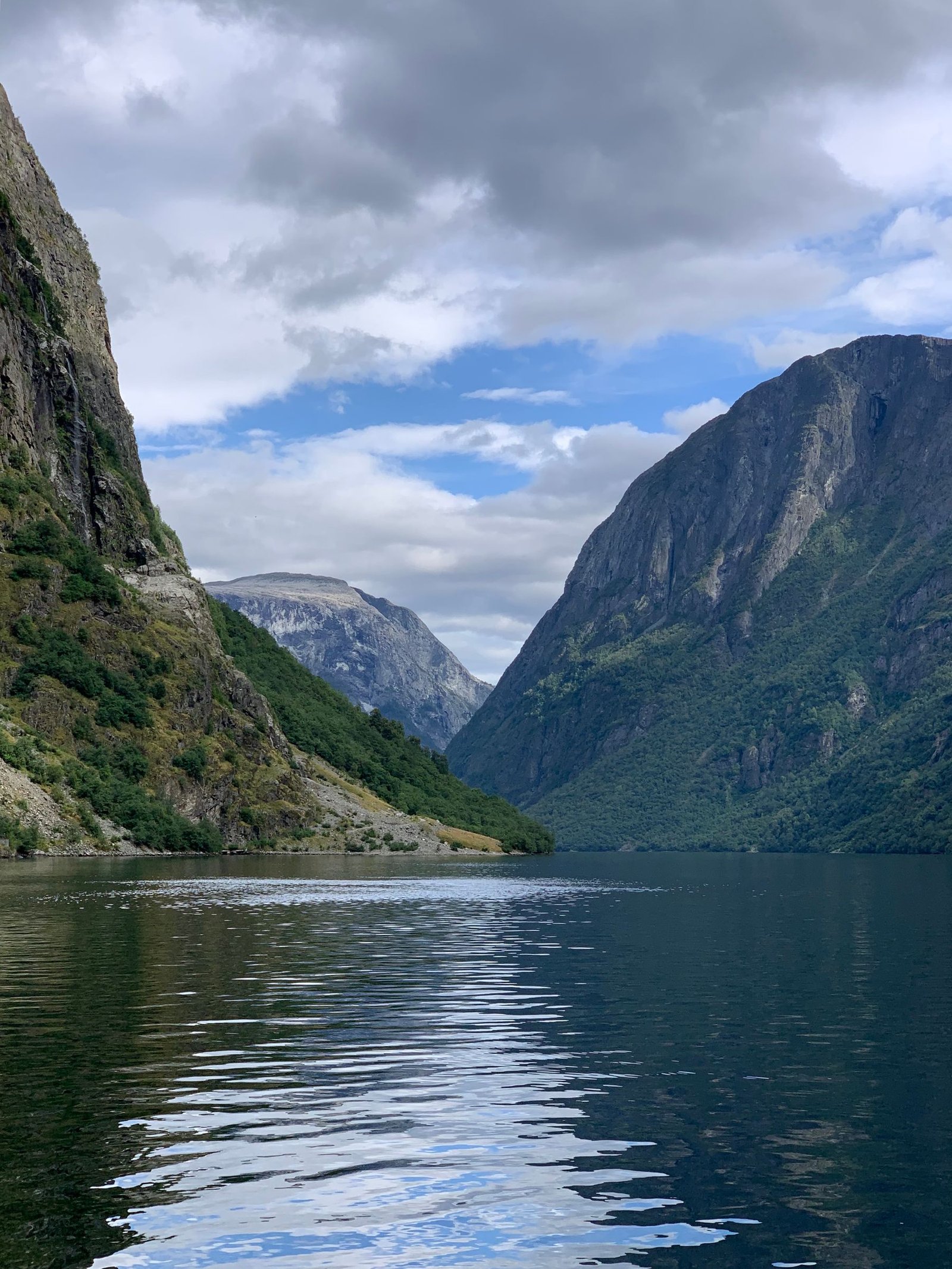 Fjord og fjellandskap i Norge